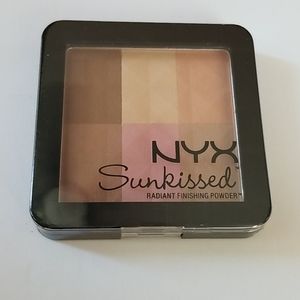 {NYX} Sunkissed Radiant Finishing Powder Palette